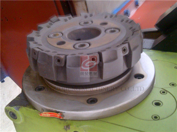 Preparazione della scanalatura del piatto degli utensili per il taglio della fresatrice del bordo di CNC